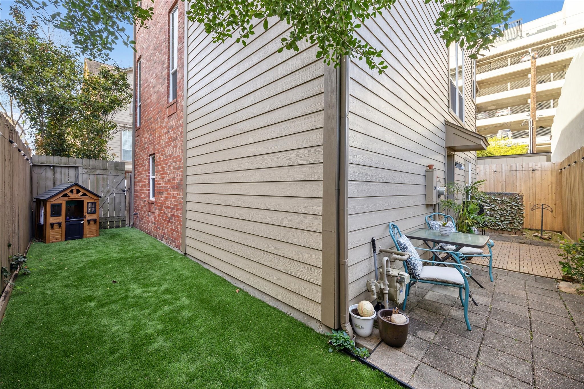 920 Cohn Street Houston, TX 77007 - Photo 21 of 24 Turfed yard space!