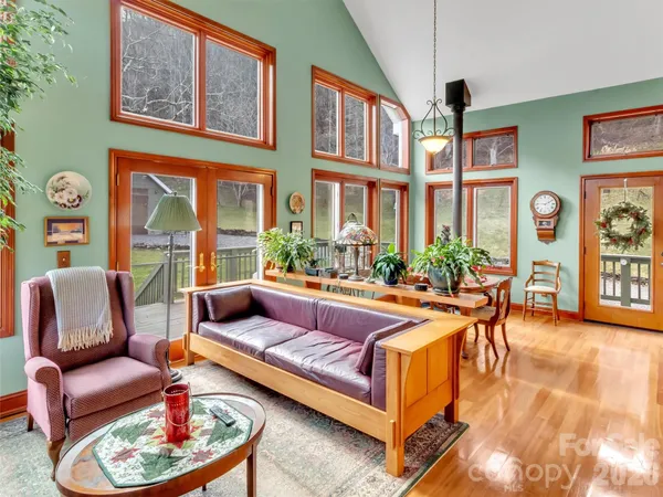 a very nice looking room with many windows