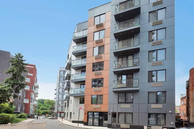 $495,000 | 116-17 Grosvenor Lane, Unit 2C | Kew Gardens