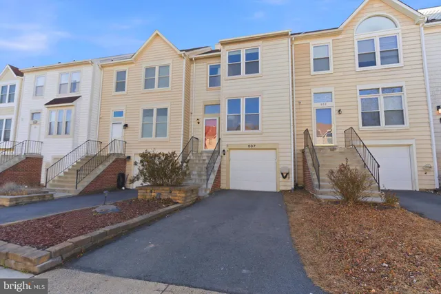 $540,000 | 507 Dakota Drive, Herndon, VA 20170