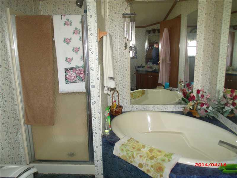 222 Cornetti Road Fenelton, PA 16034 - Photo 9 of 15 Master Bath/Spa.
