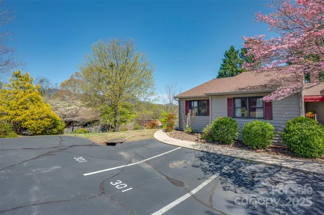 $399,000 | 77 Chestnut Street, Tryon, NC 28782