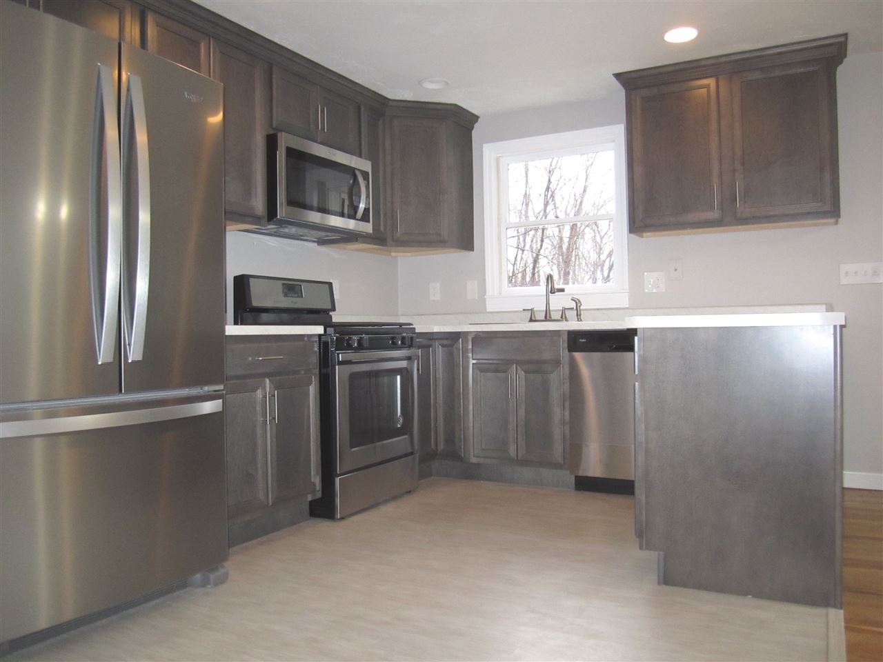 38 Sun Valley Road Auburn, NH 03032 - Photo 2 of 32