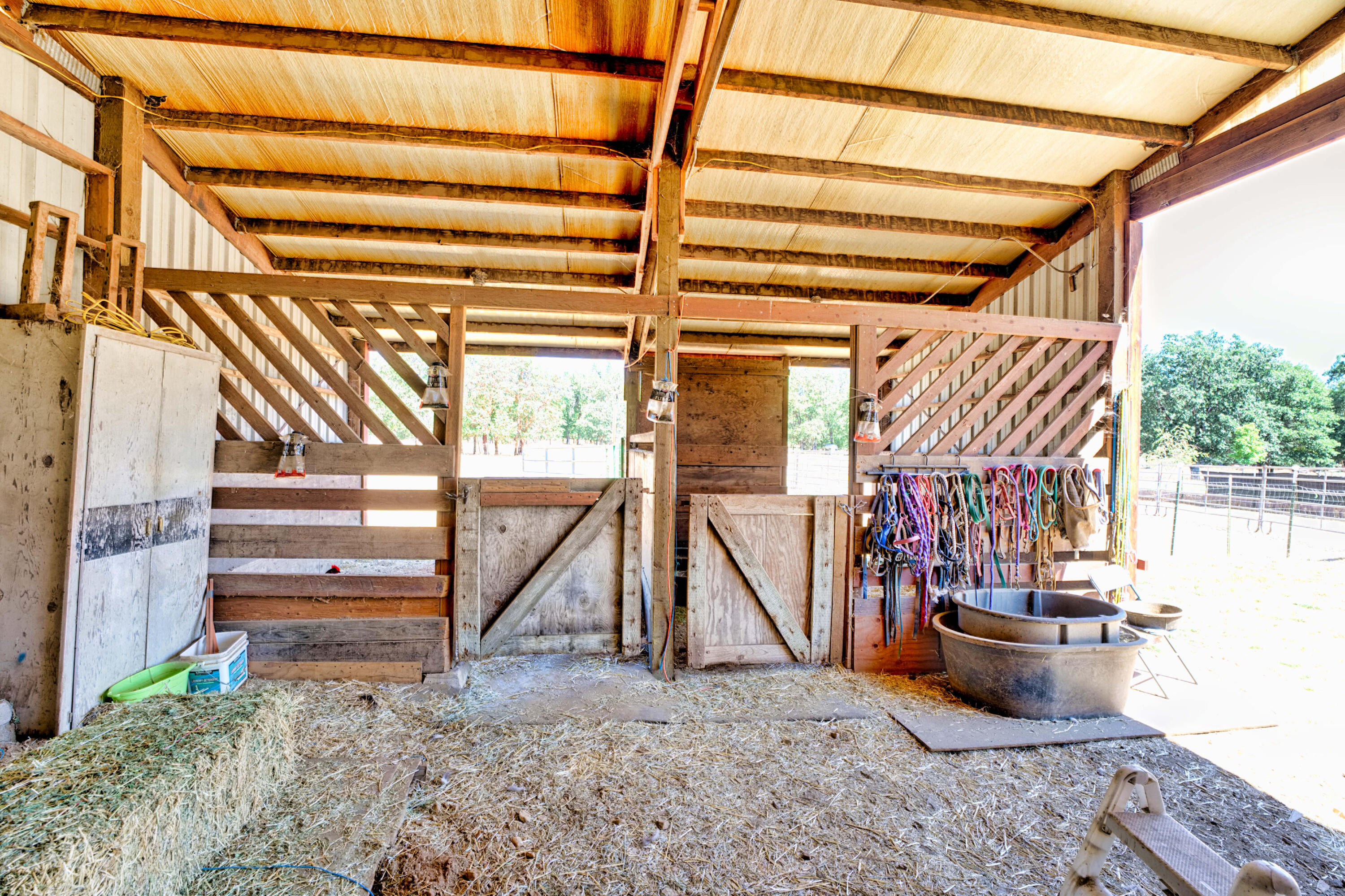 2061 Pine Grove Road Rogue River, OR 97537 - Photo 26 of 67 Horse Barn 5
