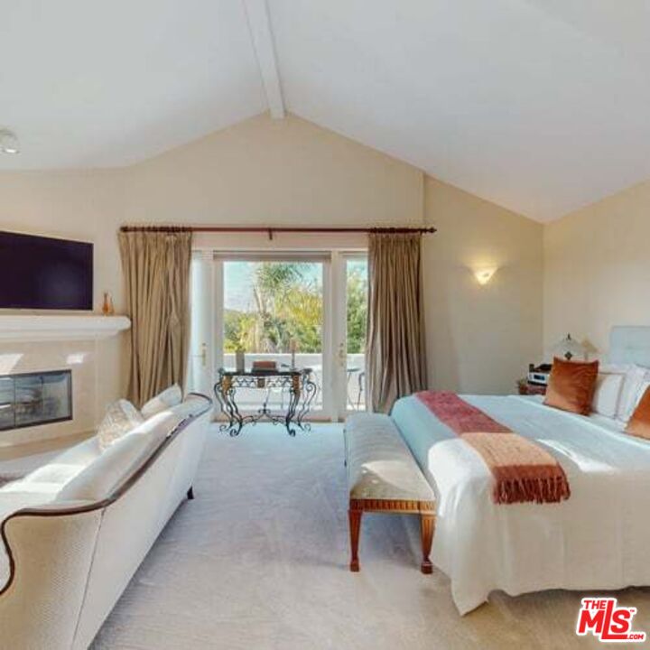 12699 Promontory Road Los Angeles, CA 90049 - Photo 35 of 69 Gallery Image 35