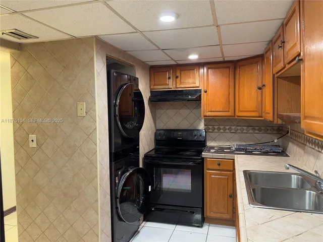 $2,100 | 10090 Northwest 80th Court, Unit 1442, Hialeah Gardens, FL 33016