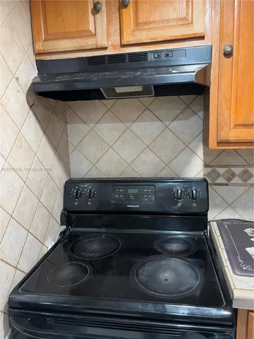 $2,100 | 10090 Northwest 80th Court, Unit 1442, Hialeah Gardens, FL 33016