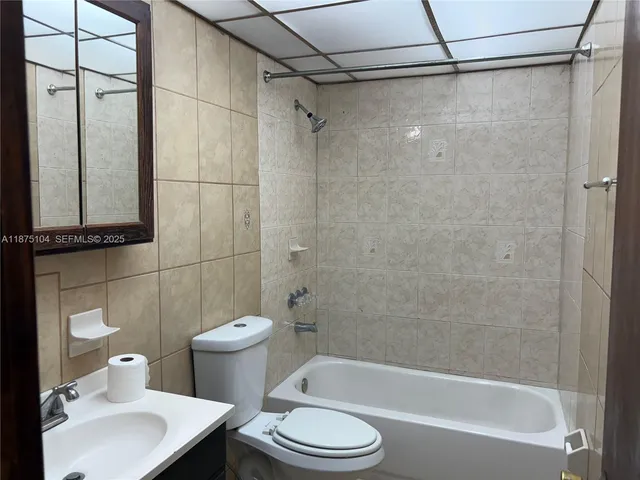 $2,100 | 10090 Northwest 80th Court, Unit 1442, Hialeah Gardens, FL 33016