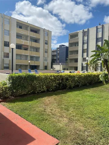 $2,100 | 10090 Northwest 80th Court, Unit 1442, Hialeah Gardens, FL 33016