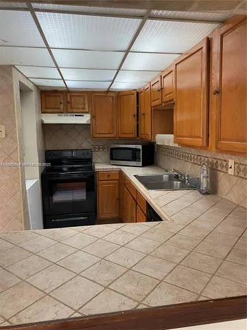 $2,100 | 10090 Northwest 80th Court, Unit 1442, Hialeah Gardens, FL 33016