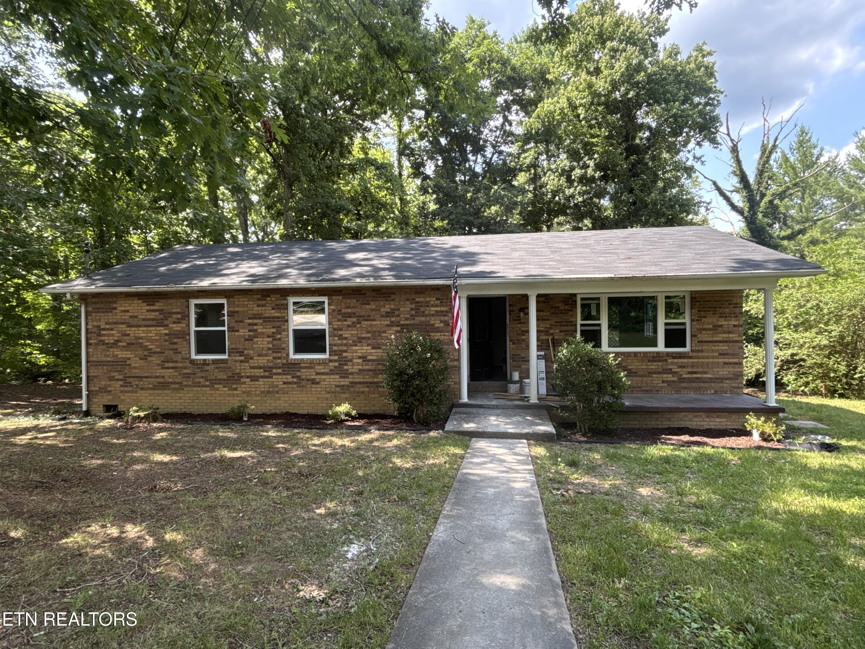 720 Poplar Lane Winfield, TN 37892 - Photo 2 of 10 Poplar front 2