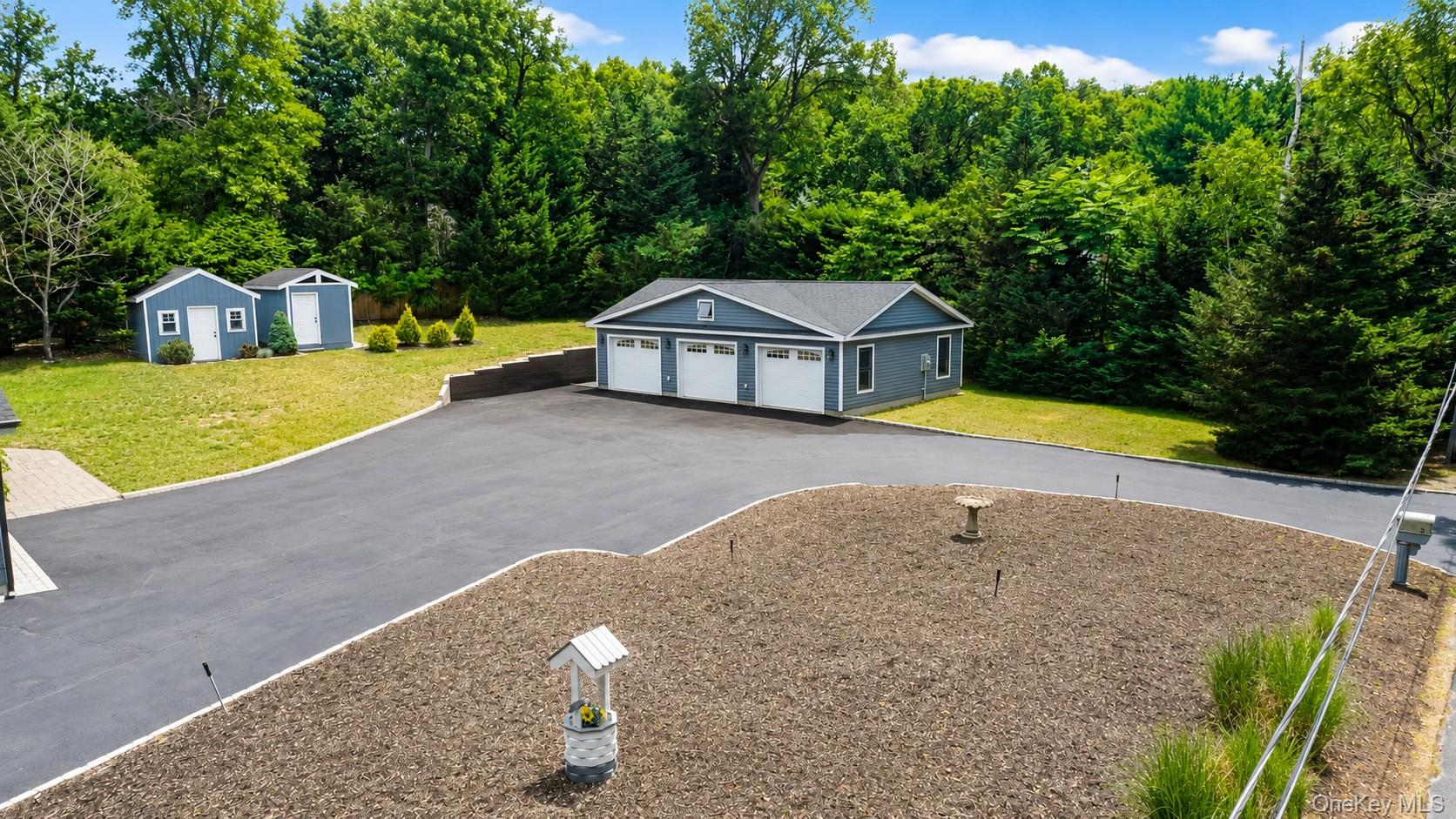 9 Huckleberry Lane East Setauket, NY 11733 - Photo 6 of 33