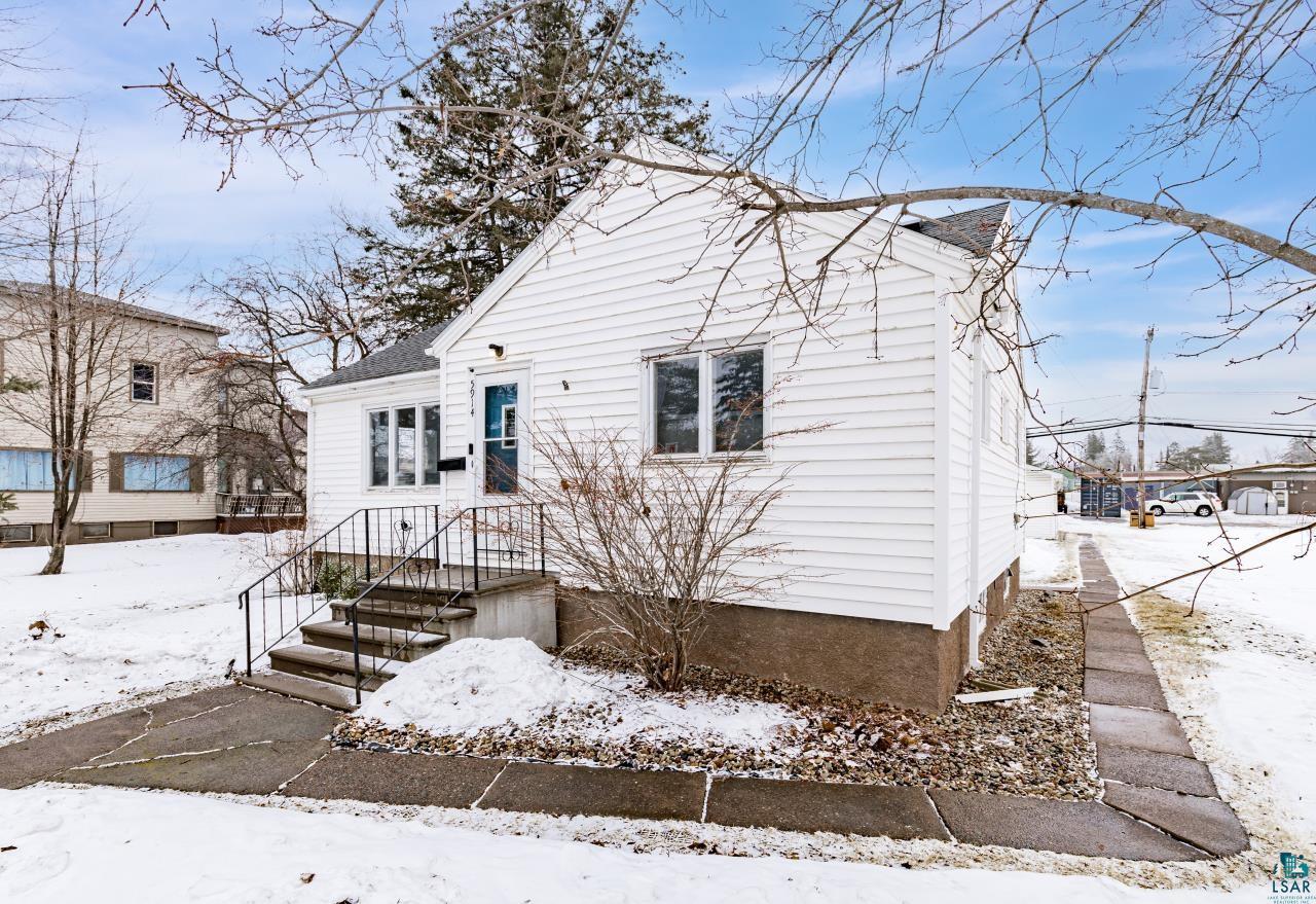 5914 Banks Avenue Superior, WI 54880 - Photo 2 of 26