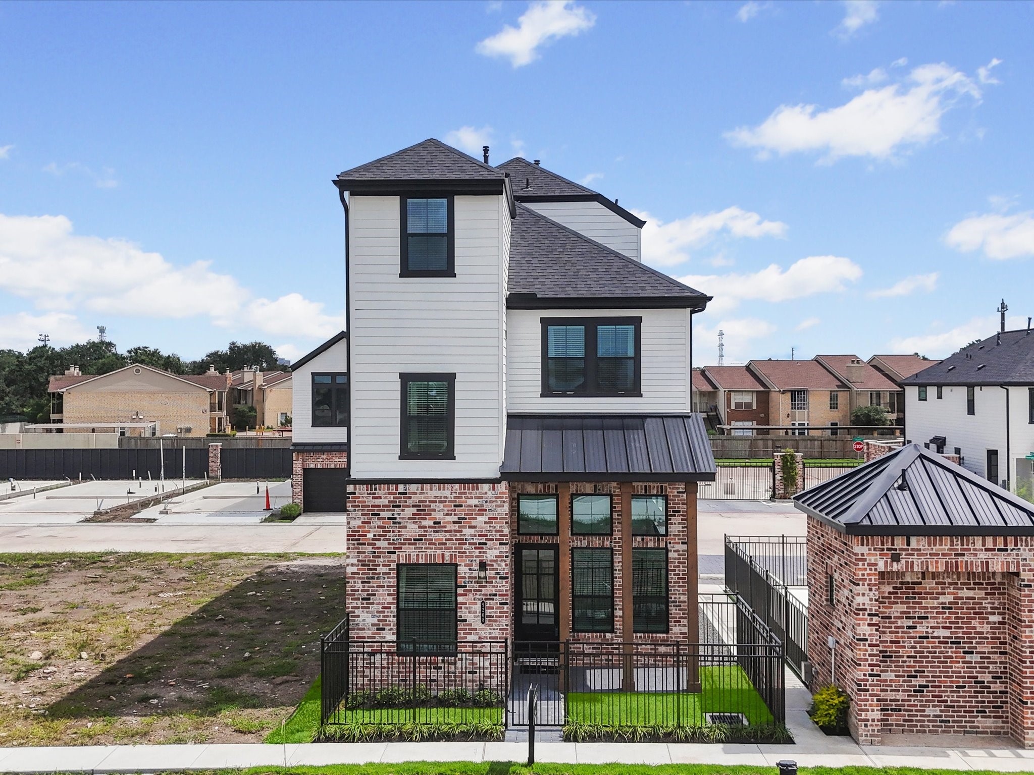 9216 Washington Heights Street Houston, TX 77063 - Photo 3 of 44