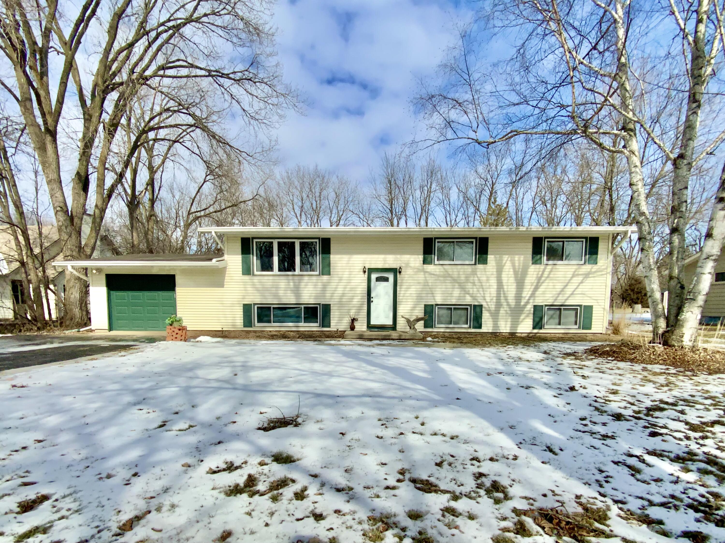 1015 West Devonshire Road Delafield, WI 53018 - Photo 1 of 1 Exterior