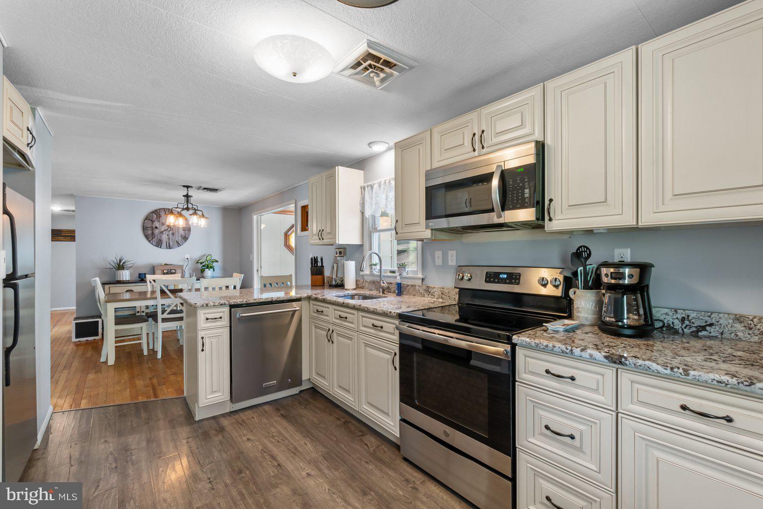 6915 Yale Road Middle River, MD 21220 - Photo 14 of 42 Stainless Steel Appliances