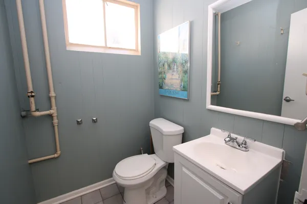 $1,350 | 52 East Main Street, Lake Zurich, IL 60047