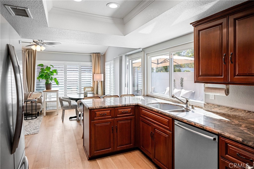 17542 Cottonwood Irvine, CA 92612 - Photo 7 of 25