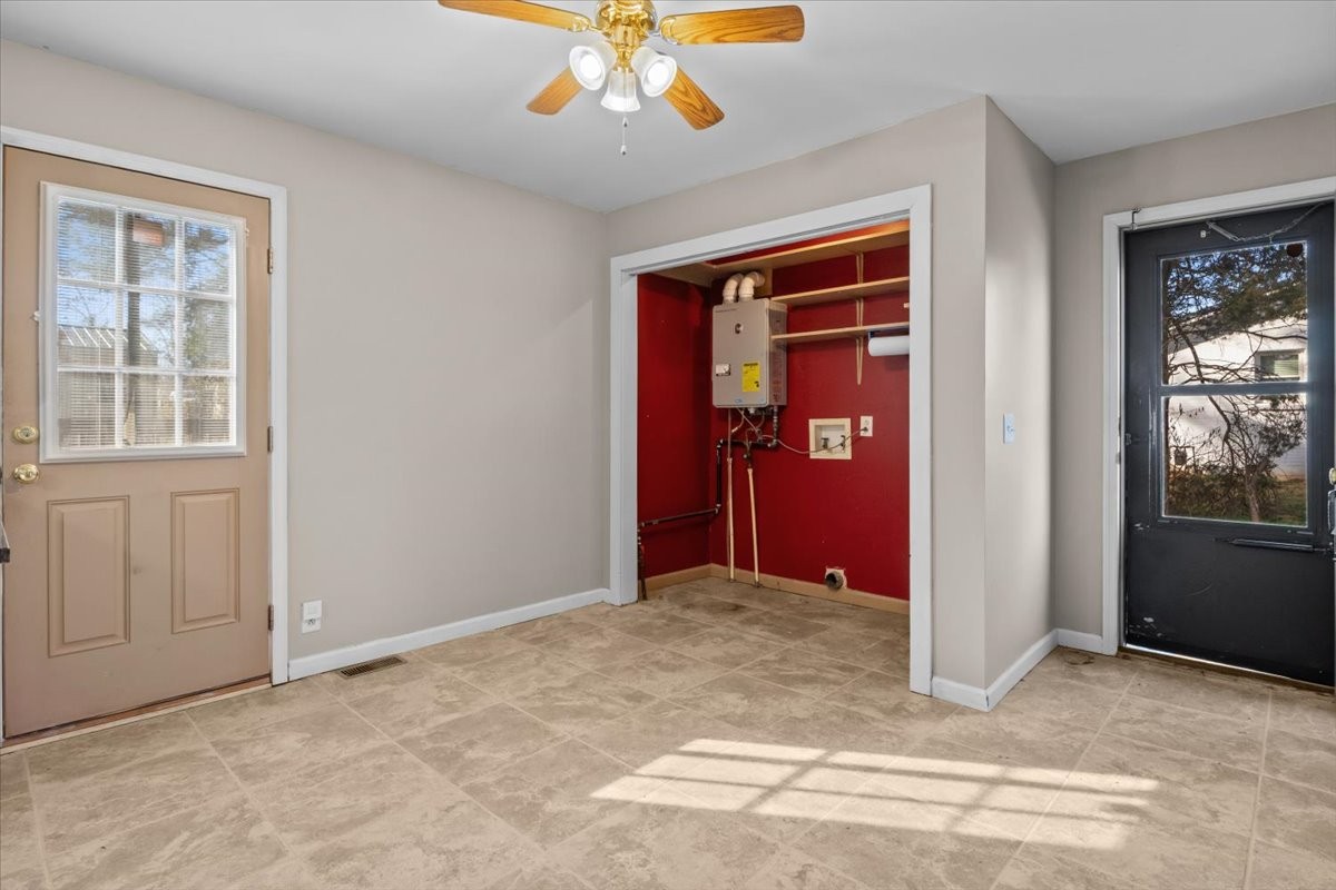 105 Mae Circle Dickson, TN 37055 - Photo 18 of 26 an empty room with windows and closet