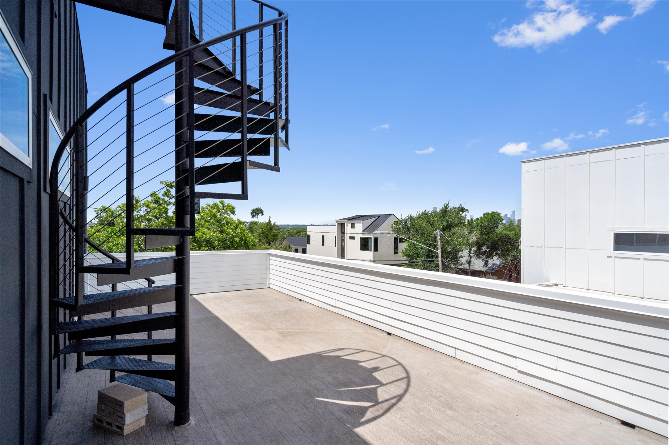 4712 Reyes Street, Unit 1 Austin, TX 78721 - Photo 27 of 38 a view of a building from a balcony