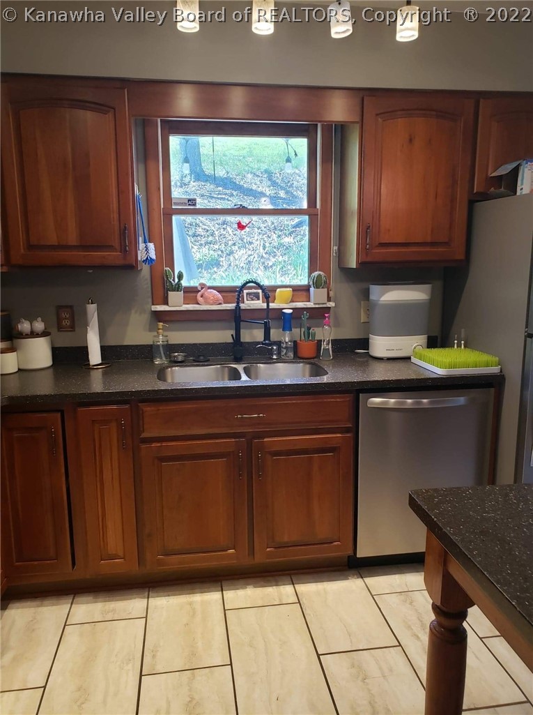 209 Eureka Road Charleston, WV 25314 - Photo 3 of 45 Gallery Image 3