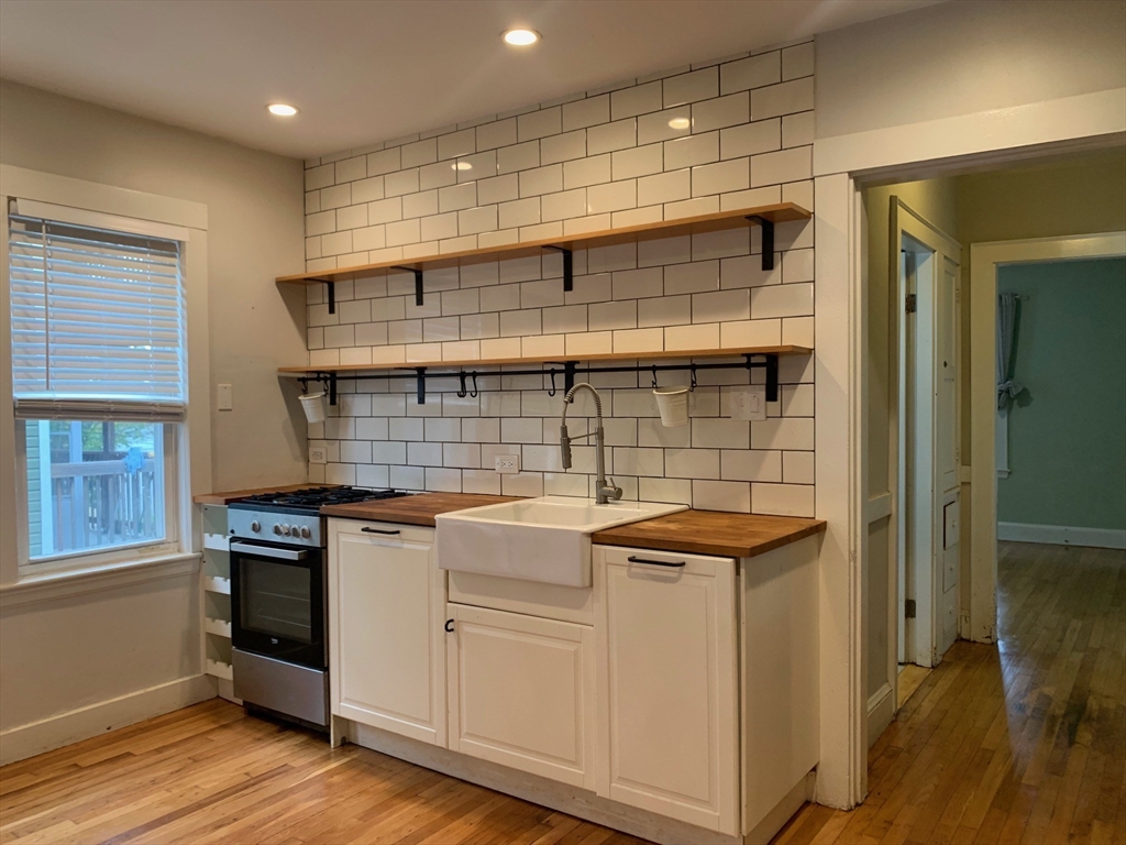 29 Gibson Street, Unit 2L Boston, MA 02122 - Photo 2 of 11
