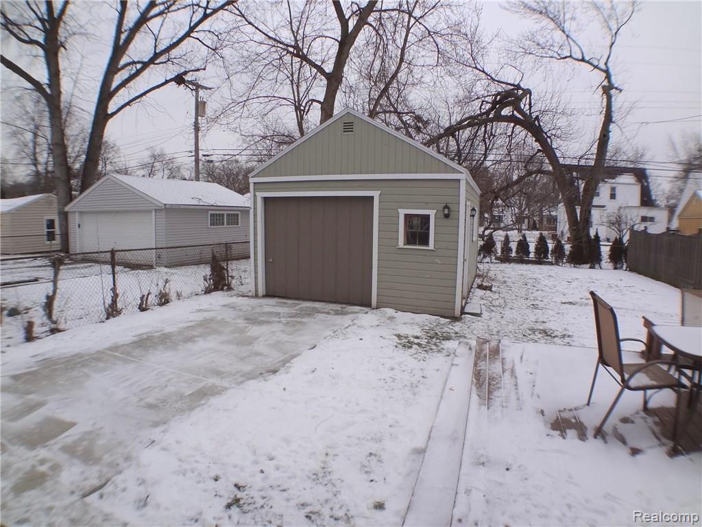 929 Cambridge Road Berkley, MI 48072 - Photo 17 of 18