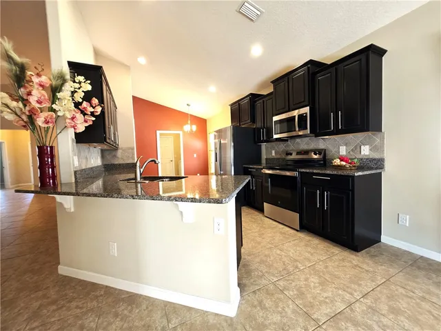 $2,450 | 8051 Westfield Circle, Vero Beach, FL 32966