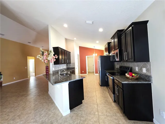 $2,450 | 8051 Westfield Circle, Vero Beach, FL 32966