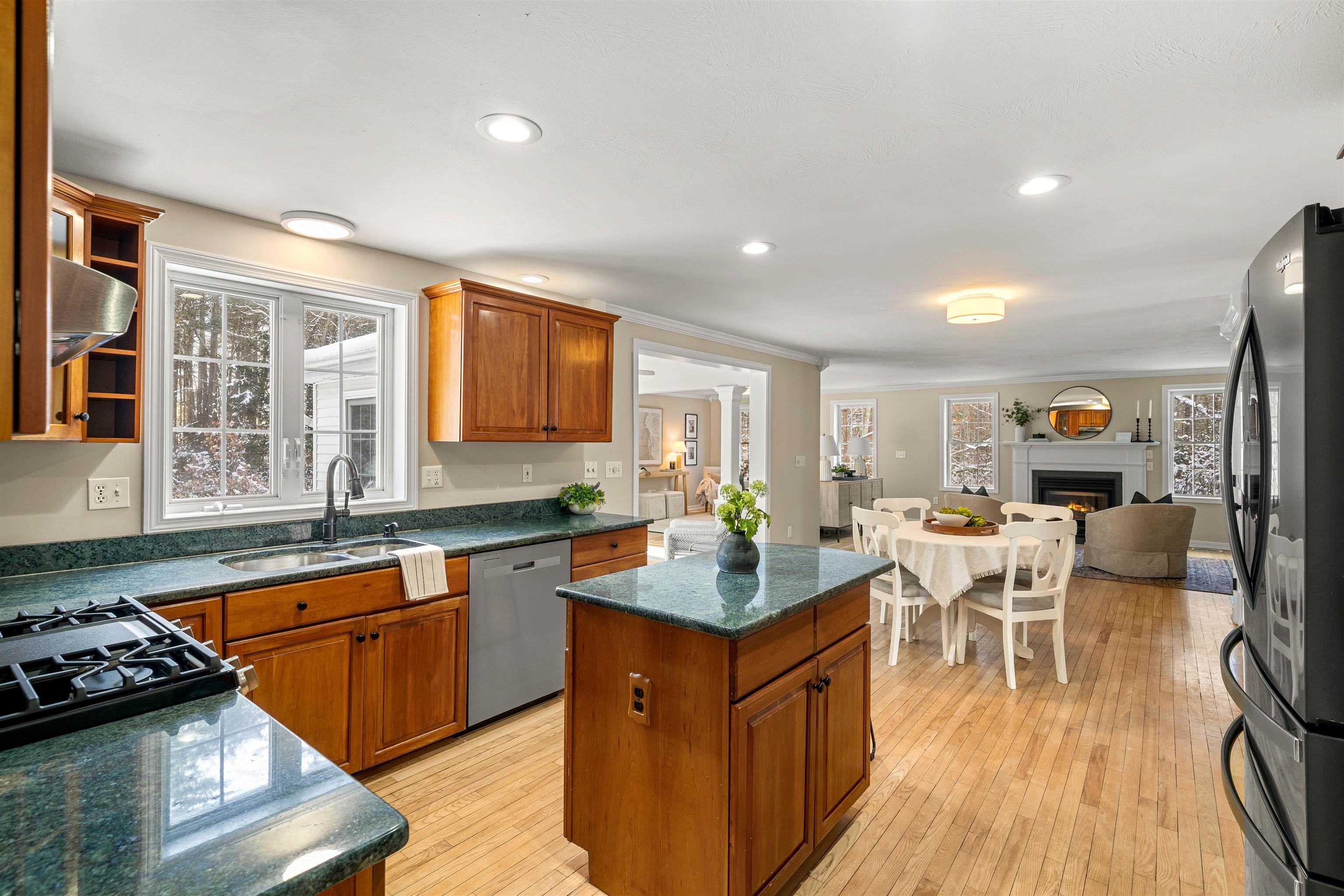 37 Sarah Drive Merrimack, NH 03054 - Photo 11 of 52