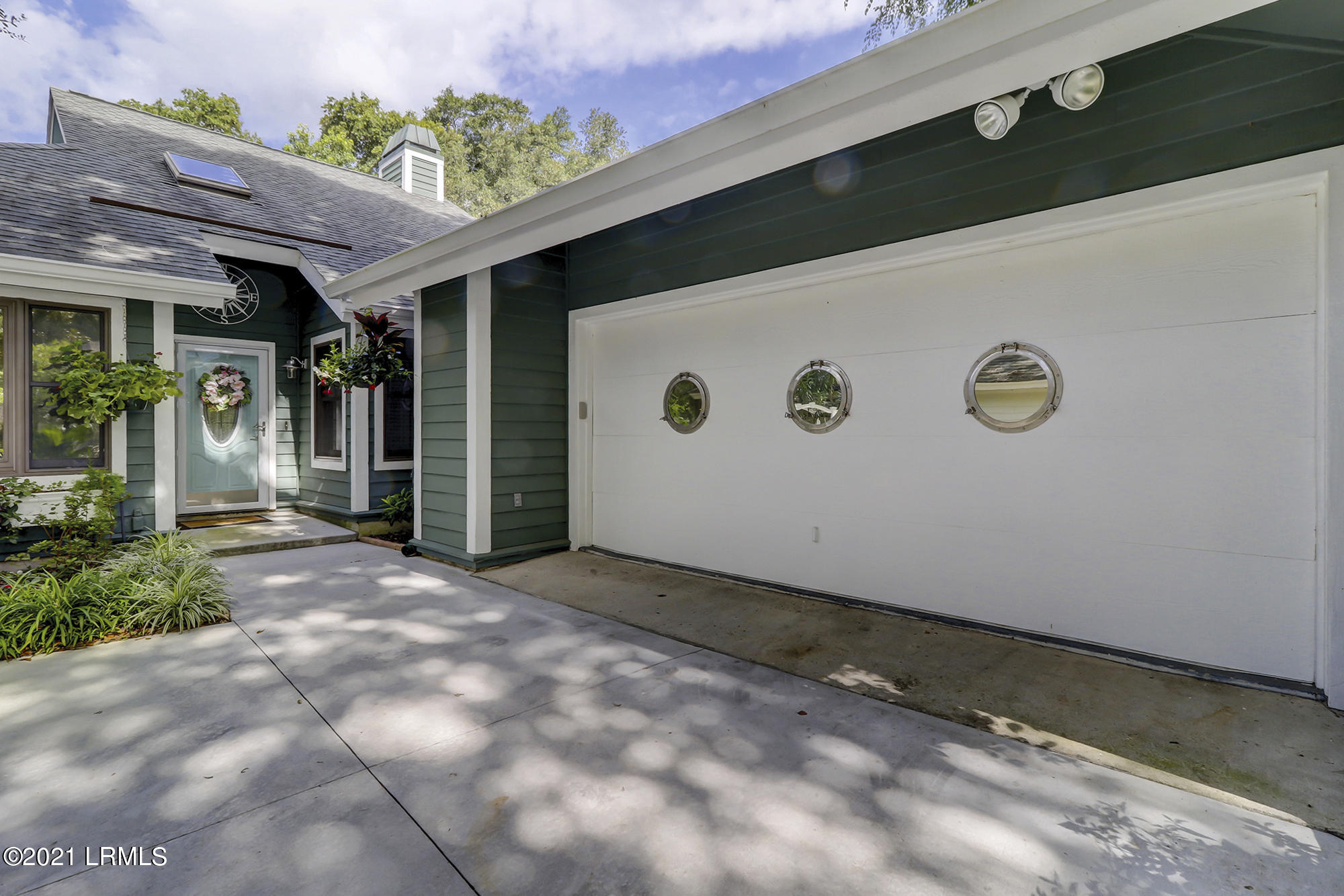 666 South Reeve Road St. Helena Island, SC 29920 - Photo 3 of 33 666 S Reeve-LuxImCo-0043
