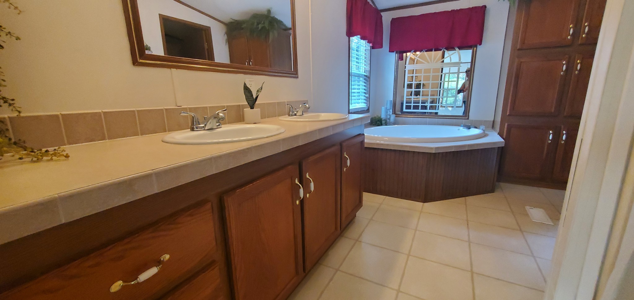 205 Flippen Road Lebanon, TN 37087 - Photo 13 of 22 a bathroom with a sink a toilet and mirror