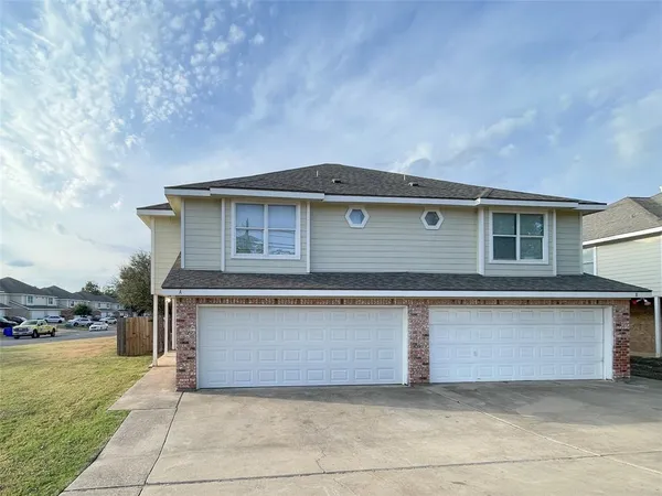 a front view of house with yard