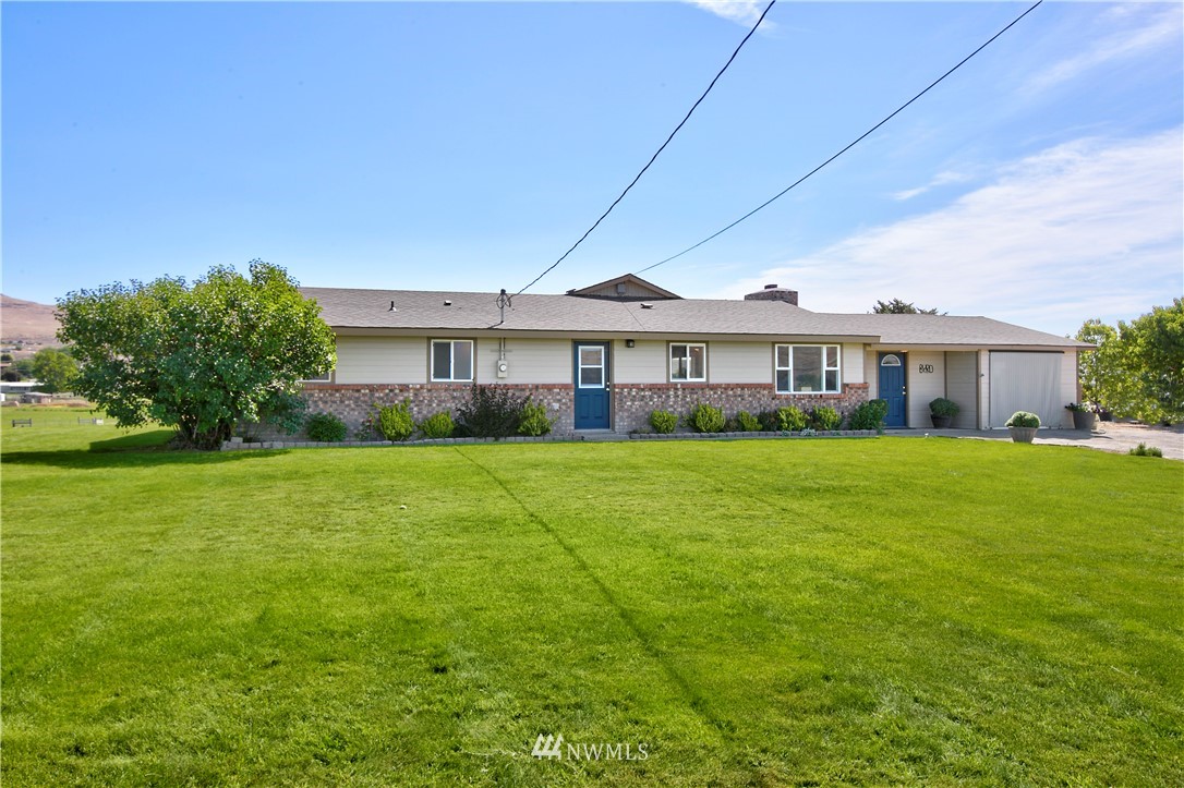 121 Shaw Road Selah, WA 98942 - Photo 3 of 21 Gallery Image 3