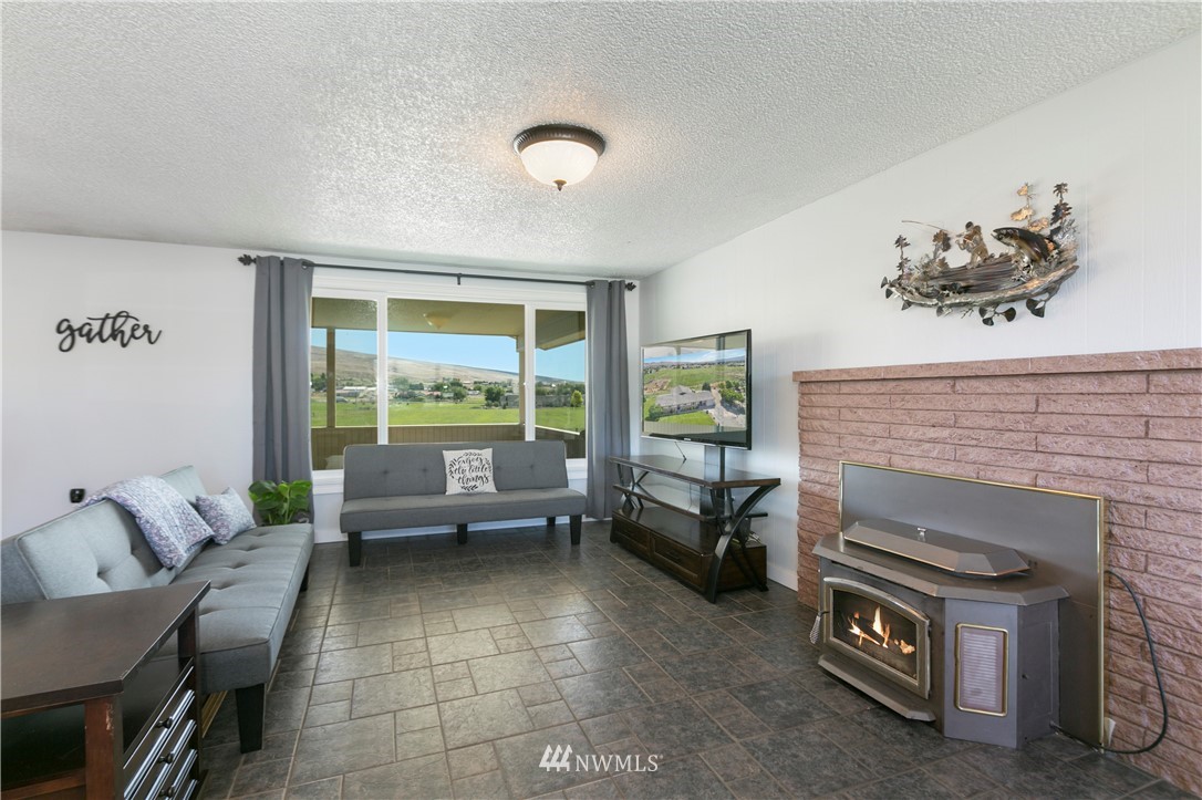 121 Shaw Road Selah, WA 98942 - Photo 9 of 21 Gallery Image 9