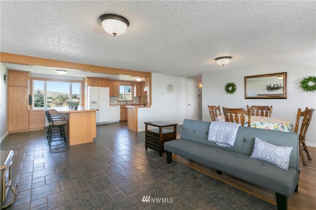 121 Shaw Road Selah, WA 98942 - Photo 10 of 21 Gallery Image 10