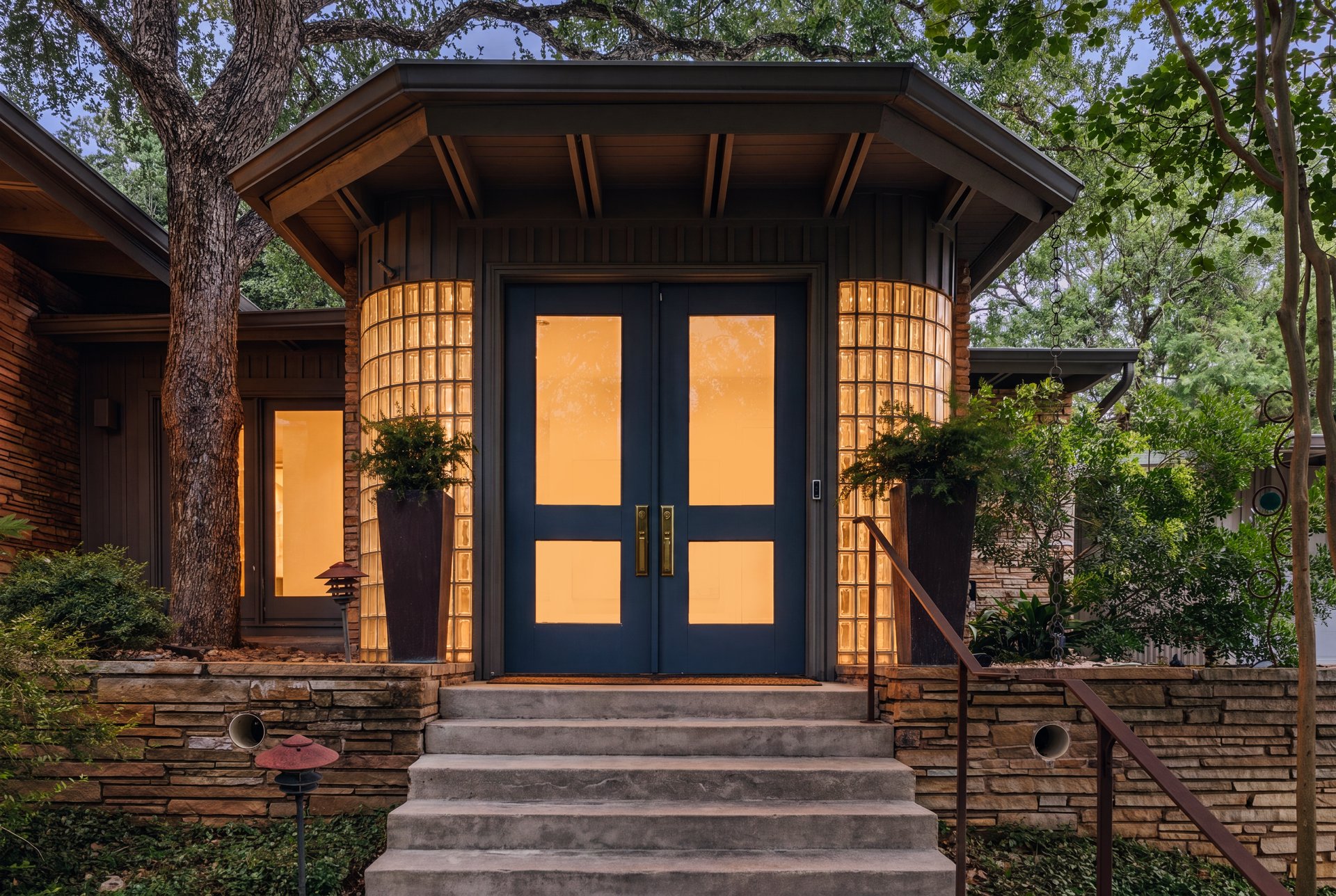 3304 Cherry Tree Circle Austin, TX 78731 - Photo 3 of 38
