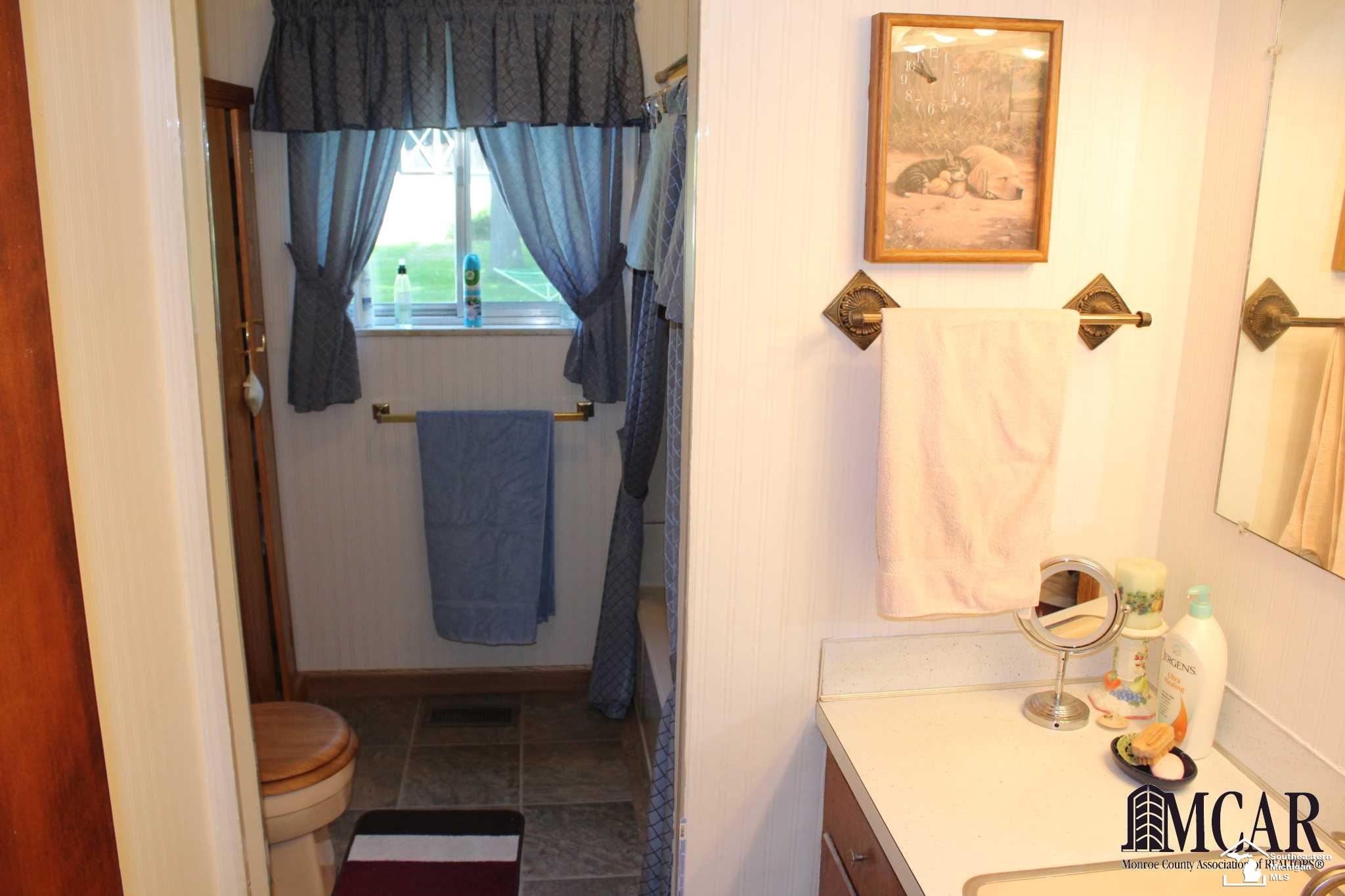 12780 West Dunbar Road Dundee, MI 48131 - Photo 25 of 35 21462748-24.JPG