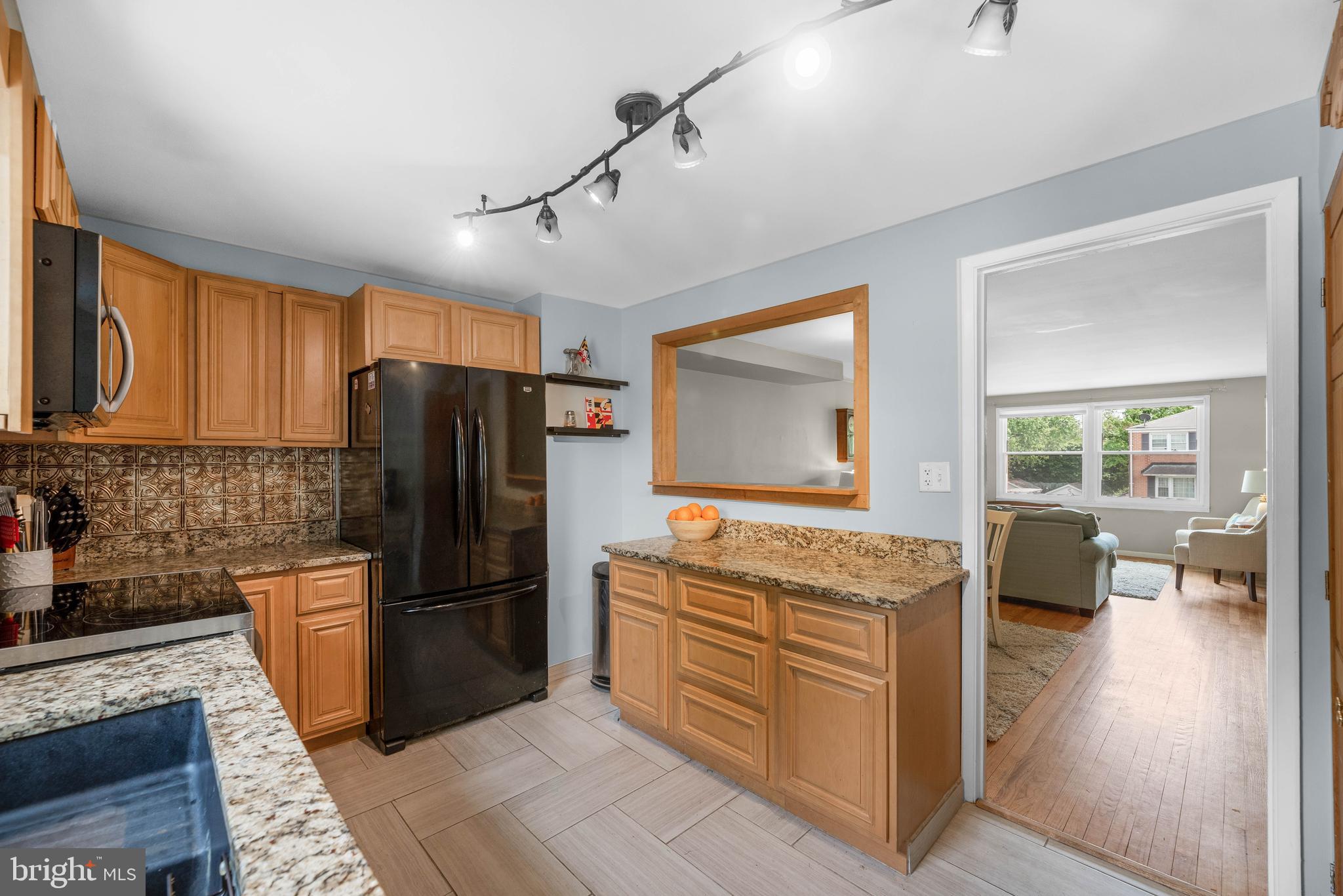906 Grovehill Road Halethorpe, MD 21227 - Photo 11 of 37 Kitchen