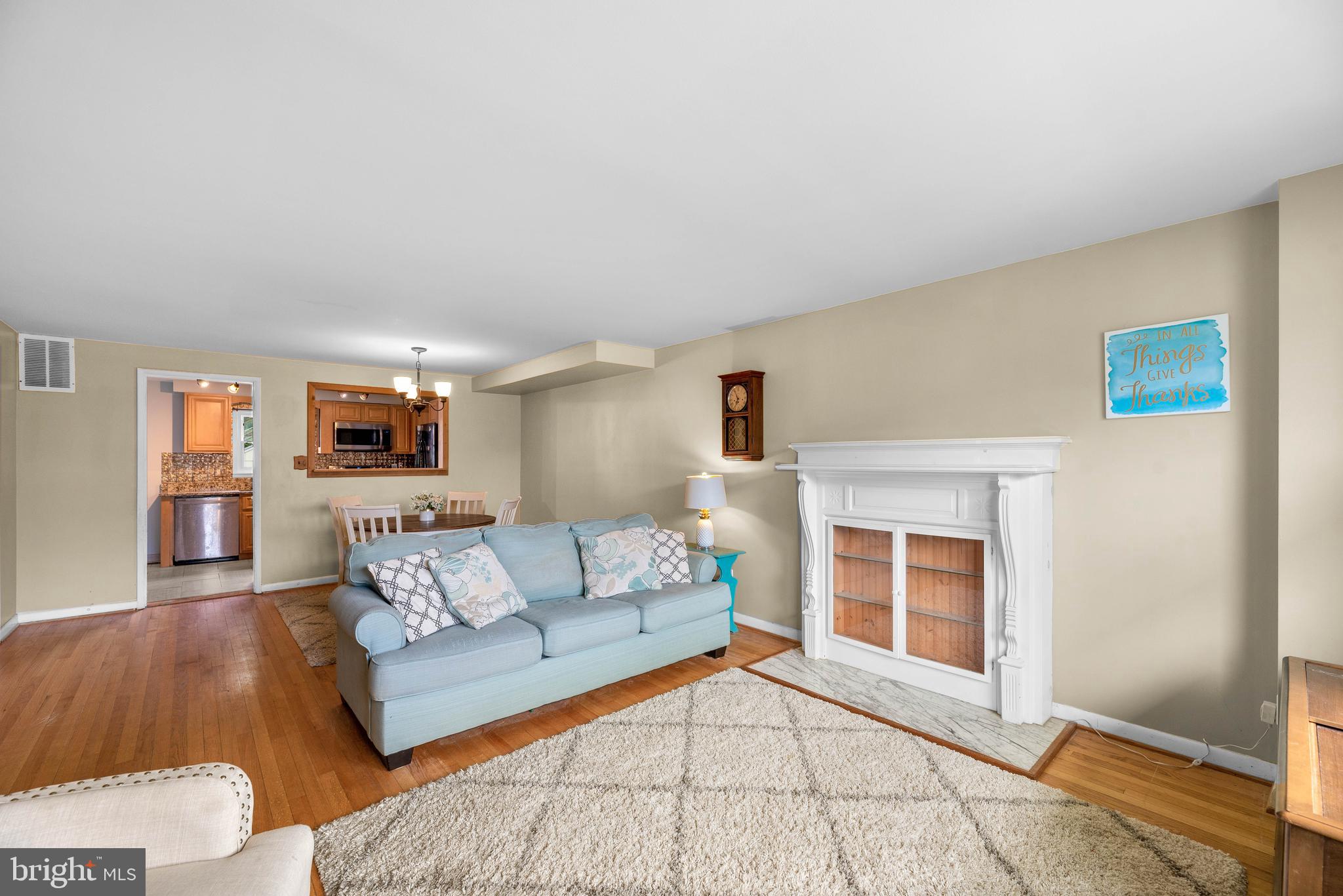 906 Grovehill Road Halethorpe, MD 21227 - Photo 4 of 37 Living Room