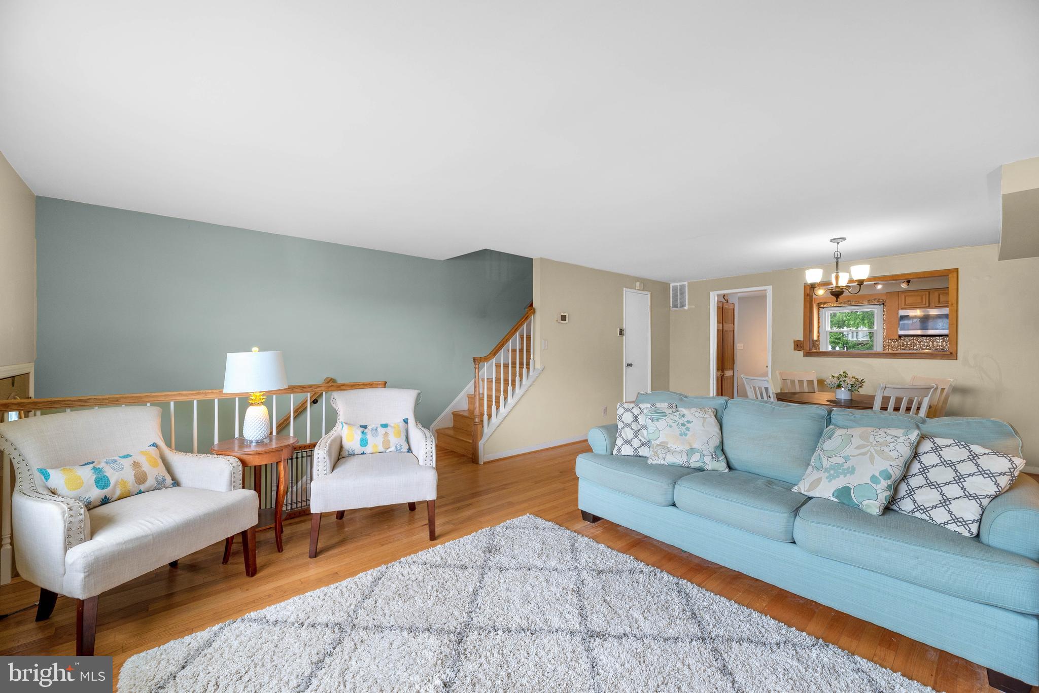 906 Grovehill Road Halethorpe, MD 21227 - Photo 5 of 37 Living Room