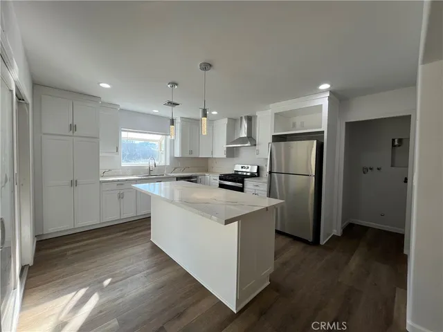 $4,300 | 18708 Keswick Street, Reseda, CA 91335