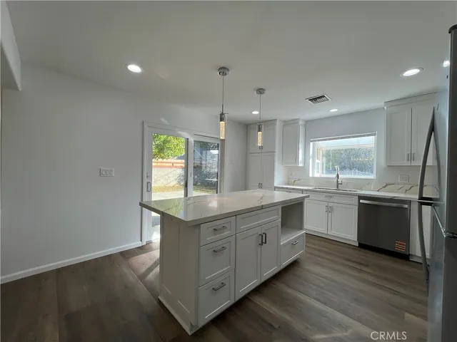 $4,300 | 18708 Keswick Street, Reseda, CA 91335