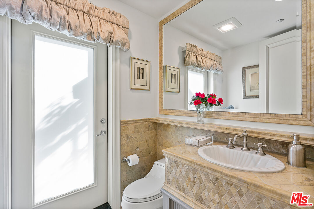 1861 Bel Air Road Los Angeles, CA 90077 - Photo 20 of 44 a bathroom with a sink vanity mirror bathtub and toilet