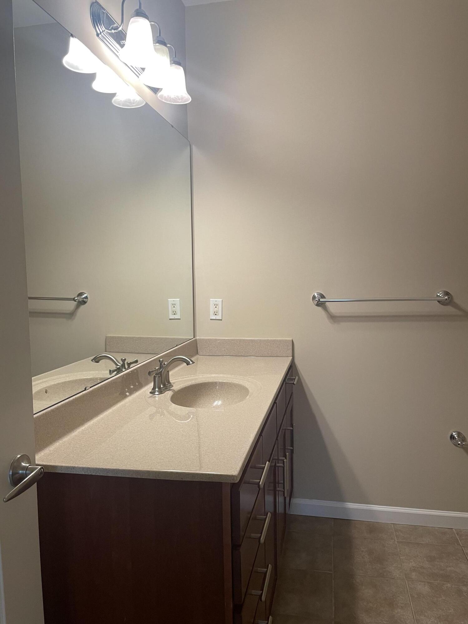 1755 Central Park Road, Unit 7111 Charleston, SC 29412 - Photo 7 of 11 bathroom