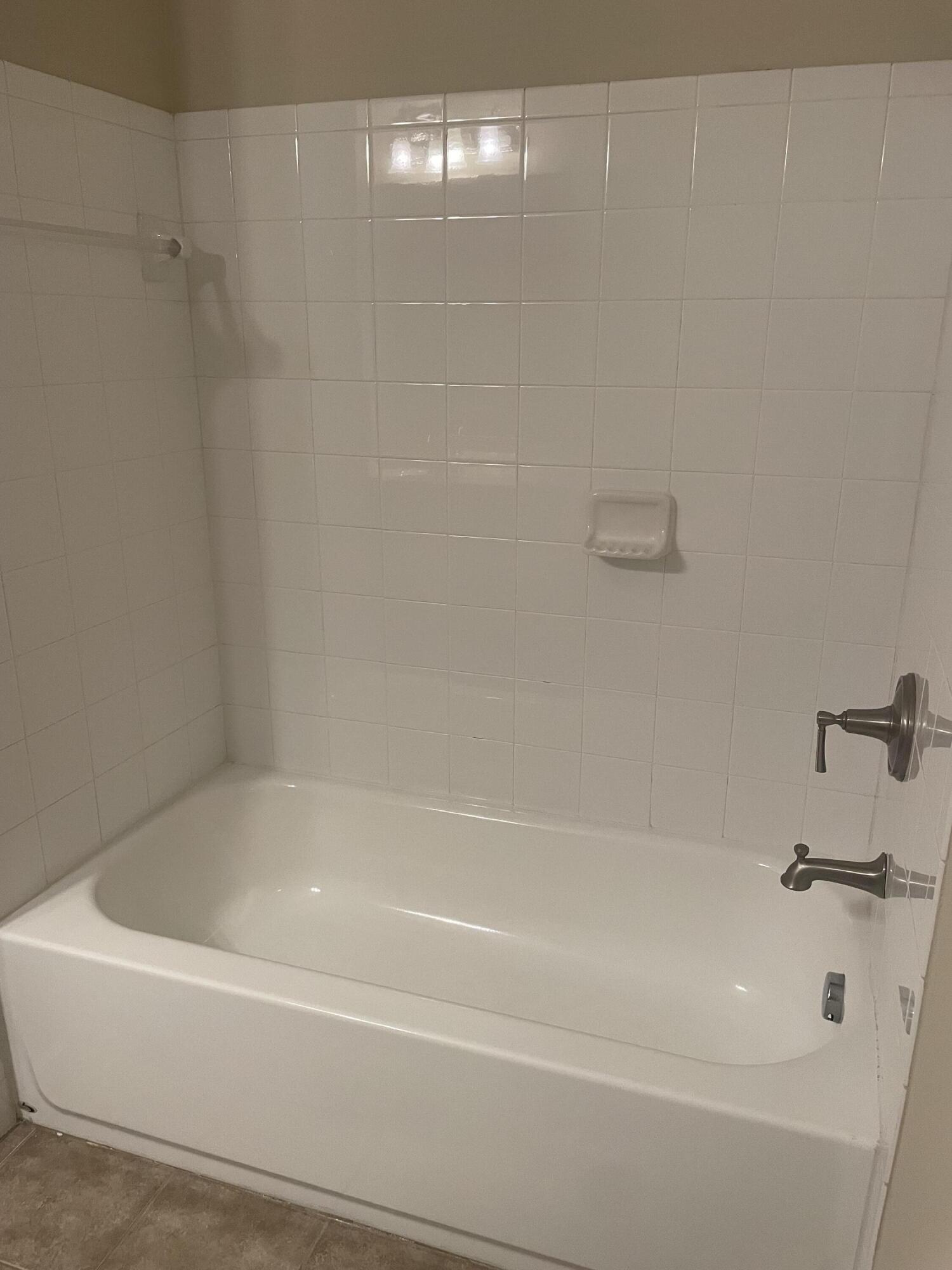 1755 Central Park Road, Unit 7111 Charleston, SC 29412 - Photo 8 of 11 bathtub