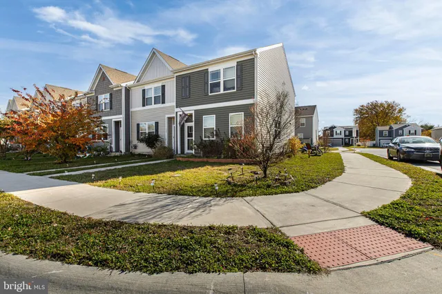 a view of a house with swimming pool and yard