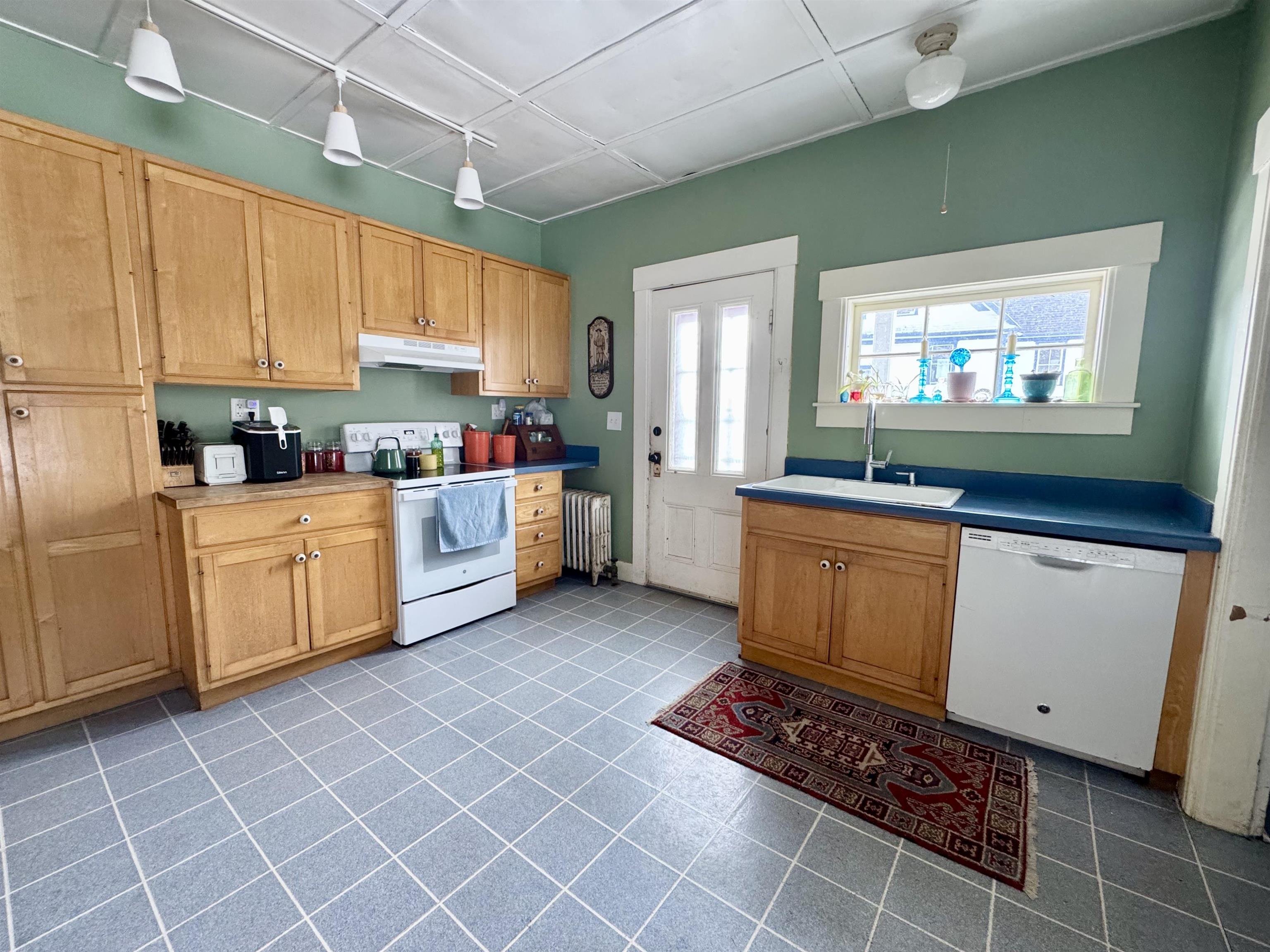 10 Academy Avenue Rockingham, VT 05101 - Photo 5 of 35