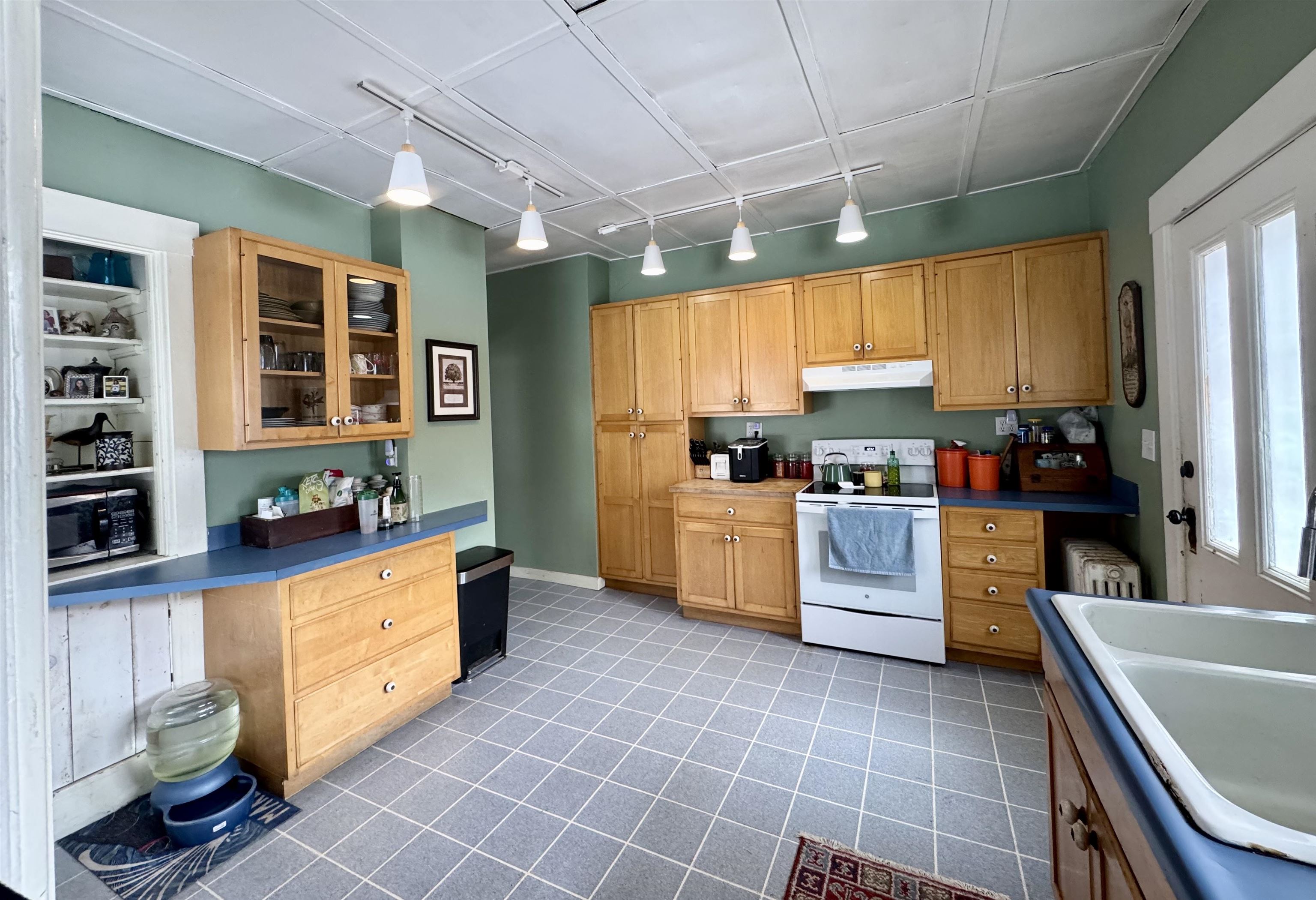 10 Academy Avenue Rockingham, VT 05101 - Photo 8 of 35