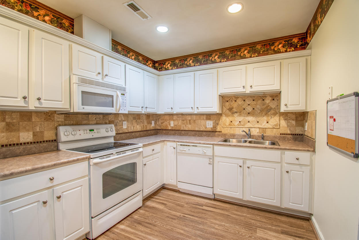 4448 Pheasant Ridge Road, Unit 203 Roanoke, VA 24014 - Photo 3 of 20 3